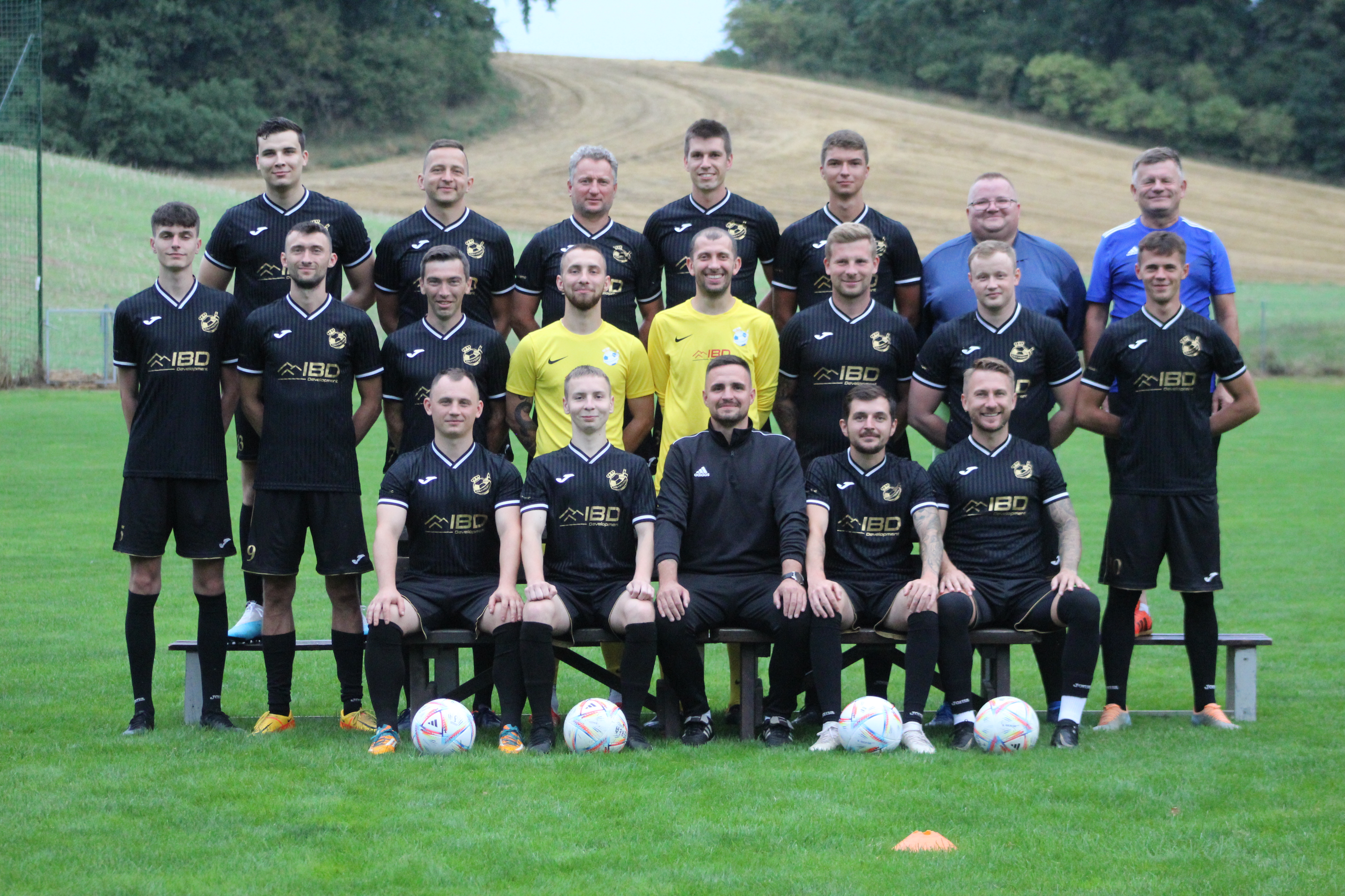 Zdjęcie grupowe kadry KS Perła Węgrów